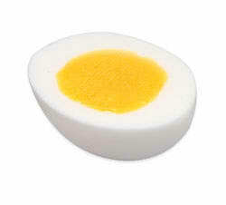 Půlka natvrdo uvařeného vejce